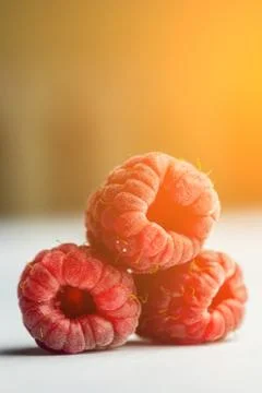 Red raspberry berries close-up isolated on a white background. sweet summer m Foto stock