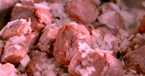 Red raw beef meat rotates in a metal container 스톡 동영상 125330282