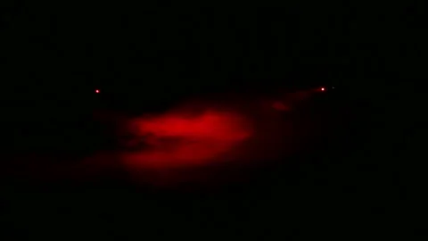 Red rays of light from profile spotlights in the dark in a smoke blanket. 库存影片 122638158