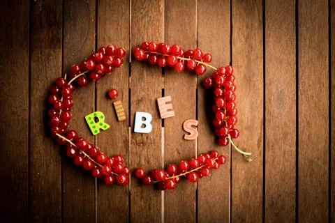Red ribes on wood table Stock Photos