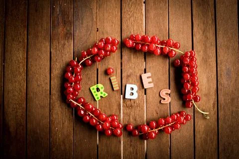 Red ribes on wood table Stock Photos