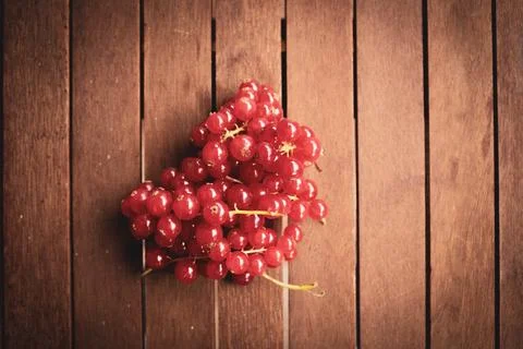 Red ribes on wood table Stock Photos
