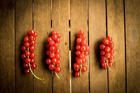 Red ribes on wood table Stock Photos