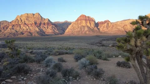 Red Rock Overlook with Moon Stockbeeldmateriaal 266019265