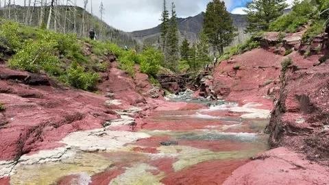 Red rock river with green trees and mountains in the background. Tonwater park.  Video stock 344799783