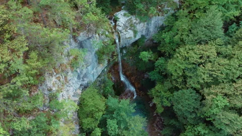 Red Rock Waterfall on Mount Olympus Drone View Greece 스톡 동영상 331046763