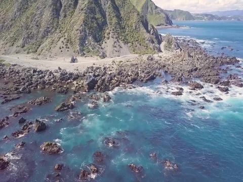 Red Rocks Coast Fly Over, Wellington New Zealand. Vídeo Stock 80935524