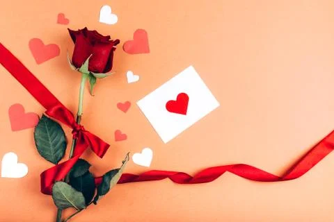 Red rose with message card. Foto stock