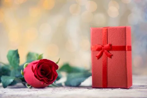 Red rose with present on beautiful background for Valentine's day 스톡 사진