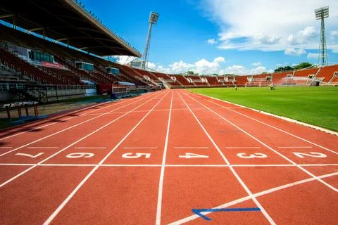 Red running track start point in athletic stadium from bangkok thailand on 20 Stock-Fotos
