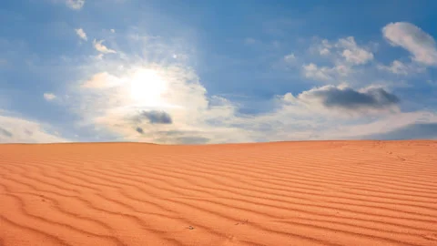 Red sands in a desert time lapse scene Stock-Footage 267954577