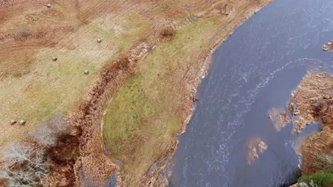 Red sandstone cliffs in the banks of river Salaca, Latvia 스톡 동영상 146073787