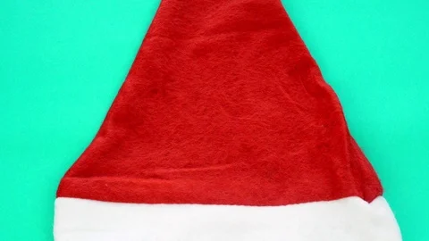 Red Santa Claus hat on a green background. Christmas background 動画素材 121901032