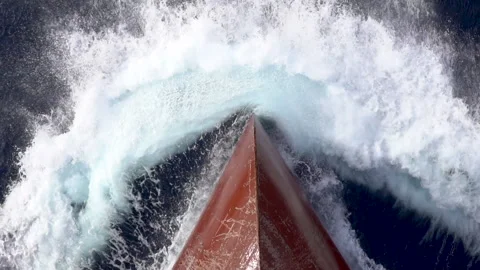 Red scratched bow of a cargo ship breaking the waves. Stock-Footage 138659189