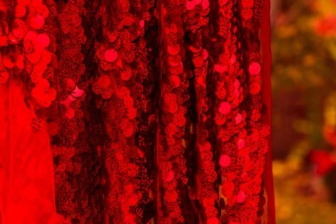 Red sequins pattern. Sparkling sequins background. Red sequin fabric for back Foto stock