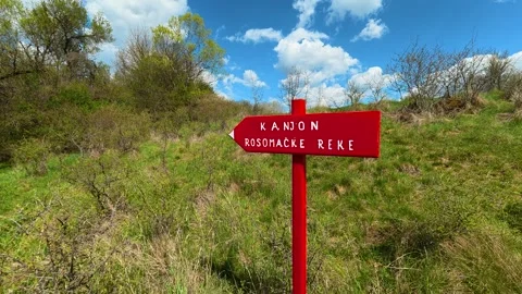 Red sign points toward canyon. Rosomac Canyon, trail marker. Video stock 335535019
