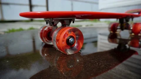 Red skateboard Видео 154428300