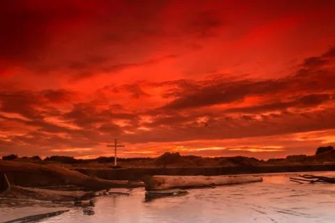 Red sky cross Foto stock