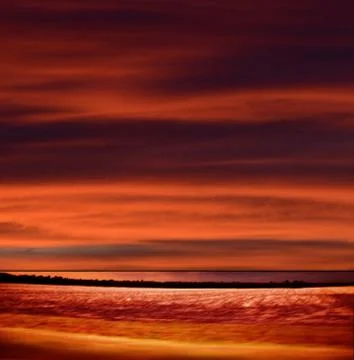 Red Sky High Clouds Gradient Warm Glow Sky Stock-Fotos