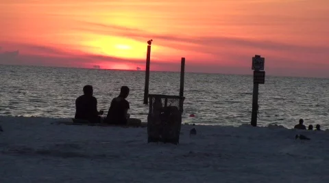 Red sky sunset at beach 库存影片 597332