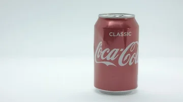 Red soft drinks can pull focus Stock Footage 85856314