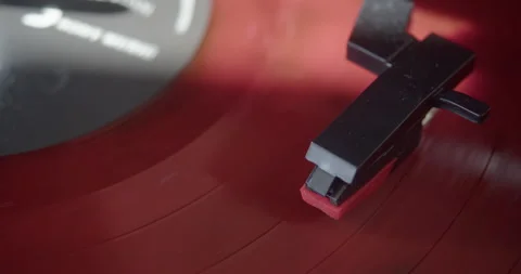 Red Spinning record label needle in focus med cu 库存影片 234622133