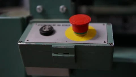 Red stop button for industrial process with another button Foto stock