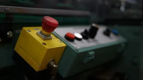 Red stop button for industrial process with another button Foto stock