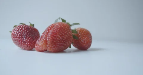 Red Strawberries 스톡 동영상 127401358