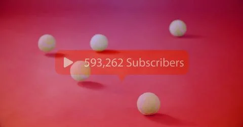 Red subscriber bubble floating on studio backdrop with white play-button icon Foto stock