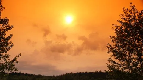 Red Sun with Cloud Stock-Fotos