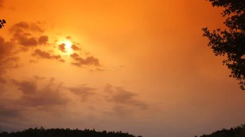 Red Sun with Cloud Stock-Fotos