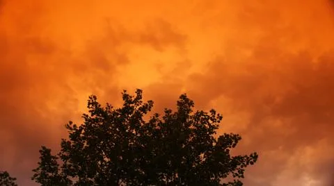 Red Sun with Cloud Fotos Stock