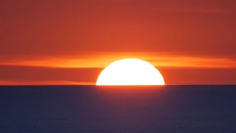 Red sun timelapse on the sea. Video stock 97741519