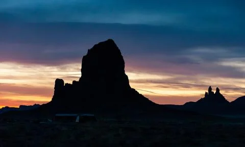 Red sunset against the backdrop of red sandstone rocks, Monument Valley, Ar.. Foto stock
