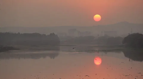 RED SUNSET BY LAKE 스톡 동영상 28067643