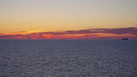 Red Sunset Over Ocean with Distant Ships and Golden Twilight Reflections Vídeo Stock 309419688