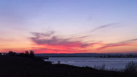 Red sunset sky timelapse. Clouds timelapse nature background. Vidéo 128005130