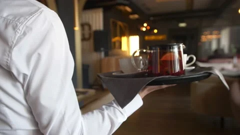 Red tea into a glass pot. Video stock 168516147