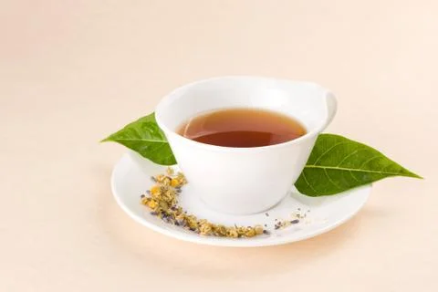 Red tea with green leaf Fotos Stock