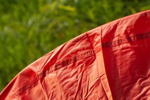 Red tent close-up, durable material of long-lasting tourist equipment and Foto stock