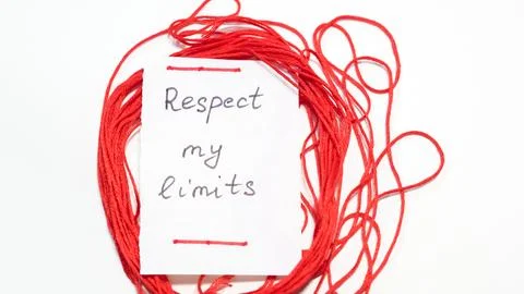 Red thread with note saying "Respect my limits" on white background Stock-Fotos