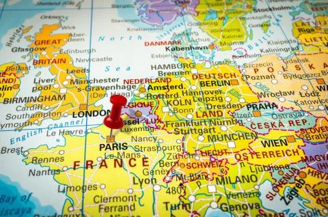 Red thumbtack in a map, pushpin pointing at Paris city 스톡 사진