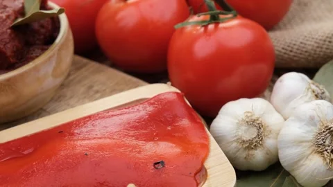 Red tomato pepper and garlic Vídeo Stock 260163146