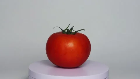 Red tomato spinning 스톡 동영상 182552837