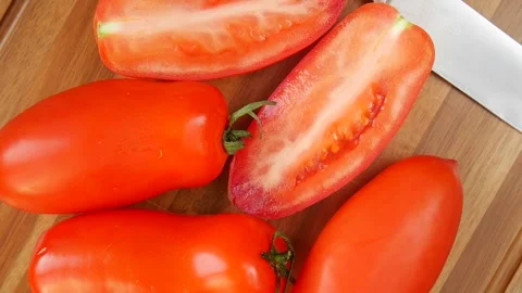 Red tomatoes on a cutting board. Video stock 224439011