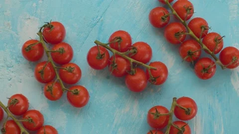 Red tomatoes with water drops, rotation Stock Footage 136941390
