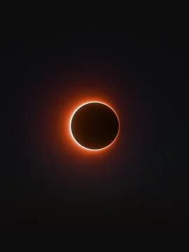 Red total solar eclipse, alignment of sun, earth and moon on a dark sky - E.. Ilustração Stock