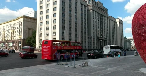 Red tour bus, The State Duma, Okhotny Ryad street Video stock 66193106