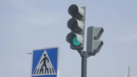 Red traffic light changing to green light Stock Footage 339959711